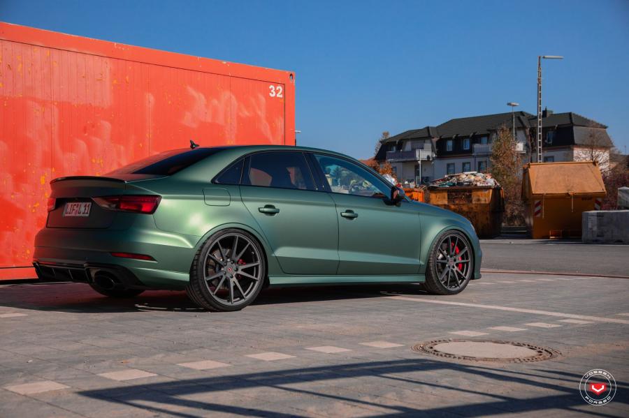 Audi RS3 Sedan on Vossen Wheels (VPS-301) 2018 года  (фото 45 из 57)